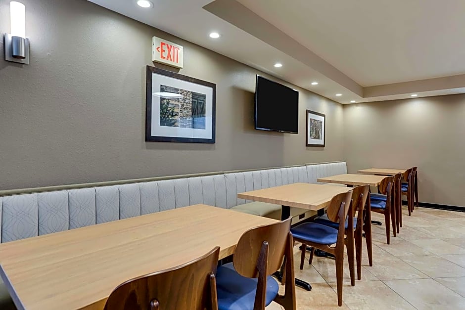Drury Inn & Suites St. Louis St. Peters
