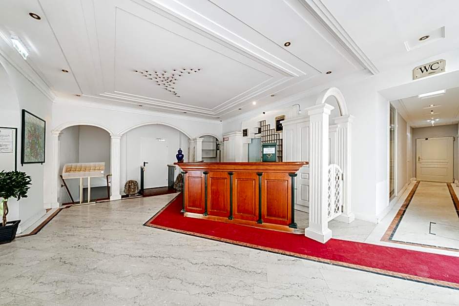 Self-Check-In Hotel Adlon