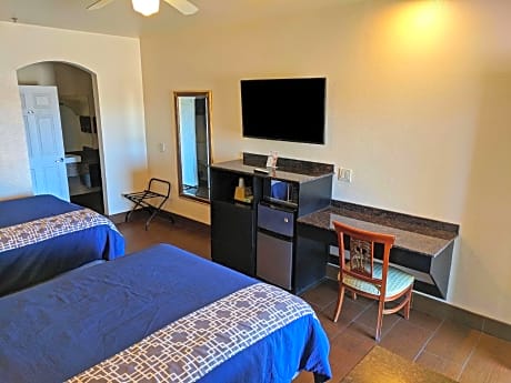 2 Queen Beds Deluxe Non-Smoking