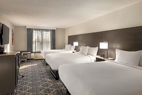 3 Queen Beds Non-Smoking