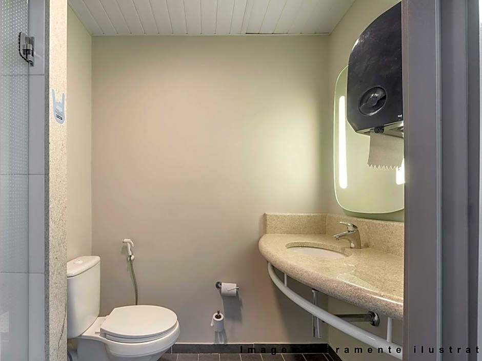 Ibis Curitiba Shopping