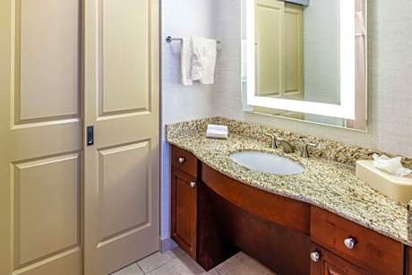 1King Mobility/Hearing Access Tub Studio Nsmk