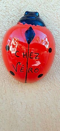 CHEZ VERO - CHAMBRE D'HÔTE PRIVEE CLIMATISEE -SALLE D'EAU INDIVIDUELLE - proche Cassis Calanque Ste Baume Marseille Le Castelet Agora - parking clos - jardin zen et ombragé -