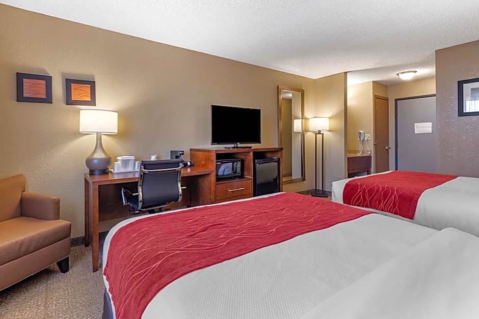 Comfort Inn & Suites Hays I-70