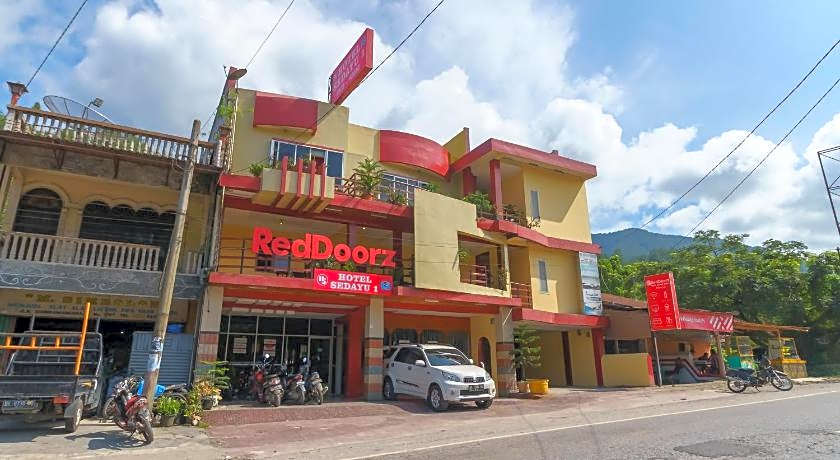 RedDoorz @ Parapat