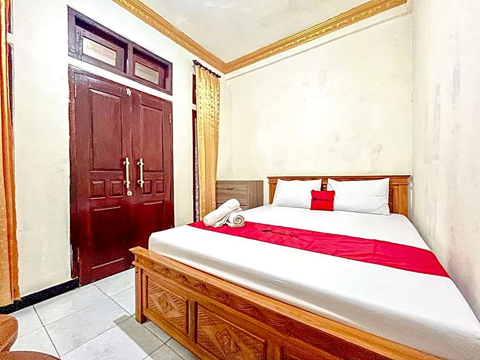 RedDoorz at Hotel Huni Raya Bromo