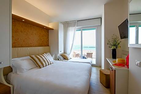 Standard Triple Room with Sea View