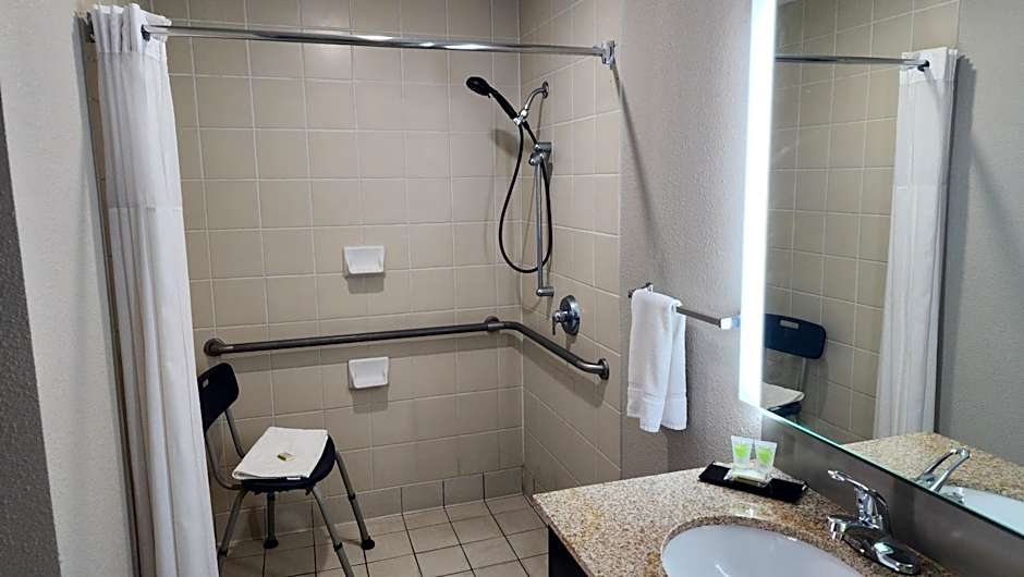 Days Inn by Wyndham Seguin TX