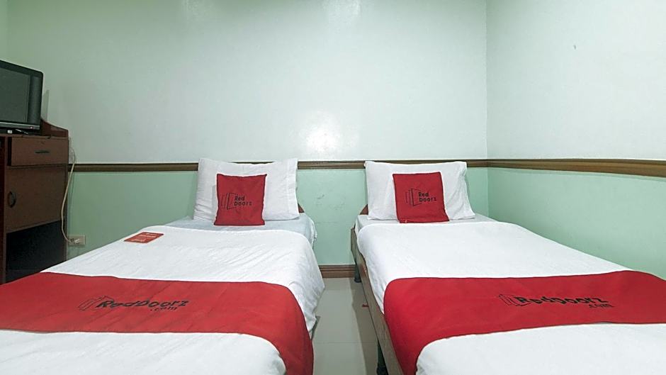 RedDoorz at Maanyag Pension House Mandaue