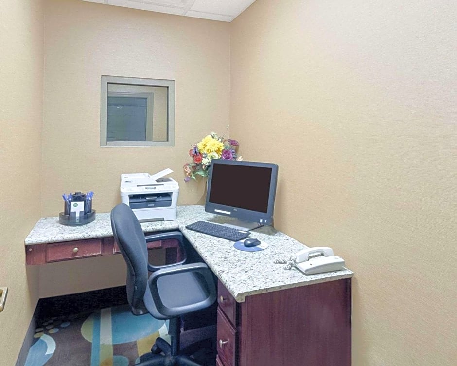 Comfort Inn & Suites Fayetteville-University Area