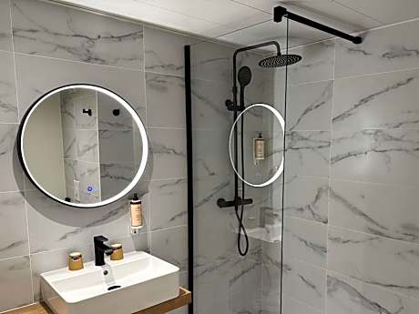 Superior Room with 1 double bed and 1 single bed