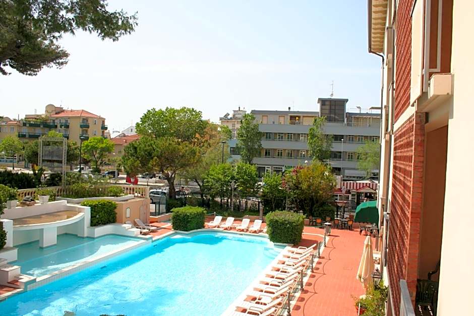 Hotel Milano Helvetia - in centro con piscina