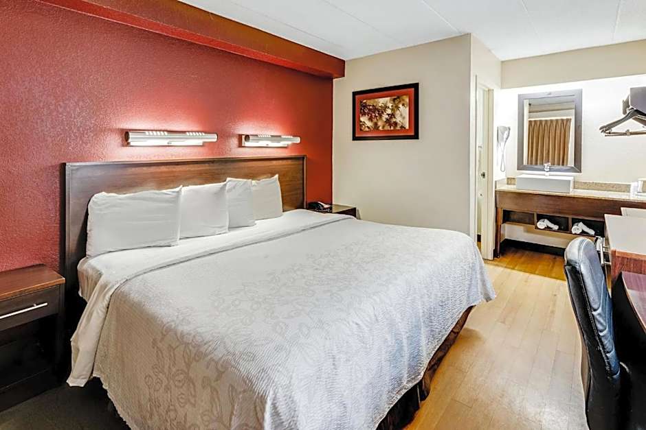 Red Roof Plus+ Washington DC Alexandria