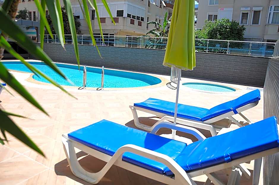 Cleopatra King Apart