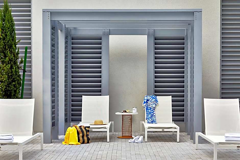 The Daytona, Autograph Collection