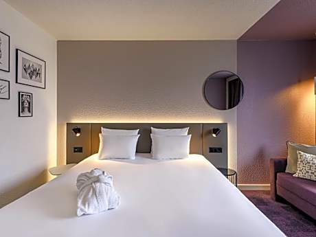 Executive Room with 1 Queen Bed and Sofa