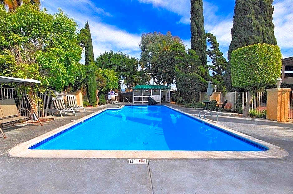 Costa Mesa Inn - Newport Beach Area