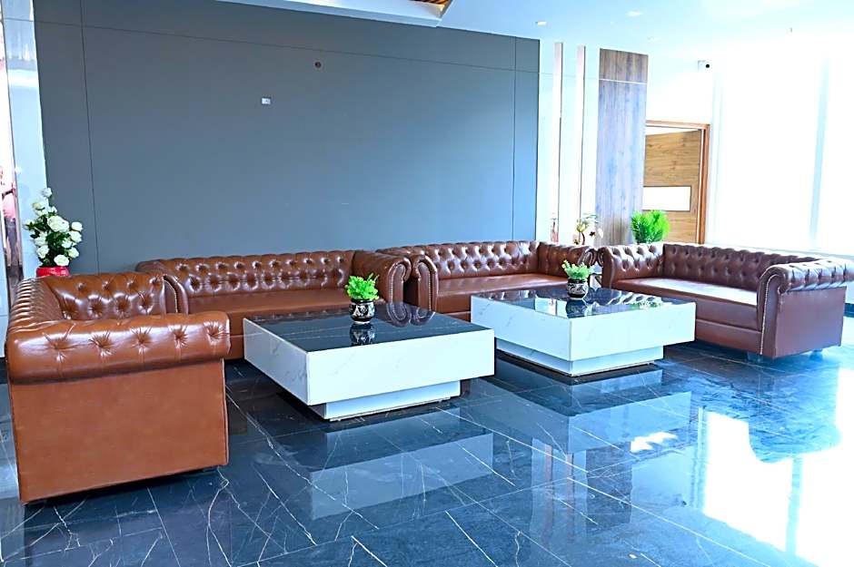 SPT Clarks Inn Suites, Mandi