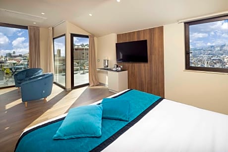 King Junior Suite with City View