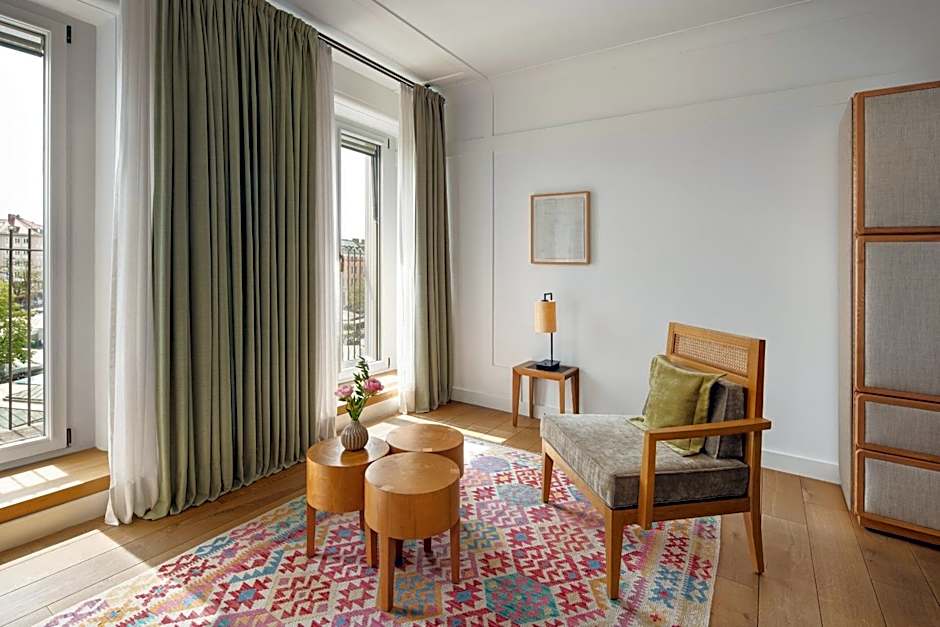 Louis Hotel