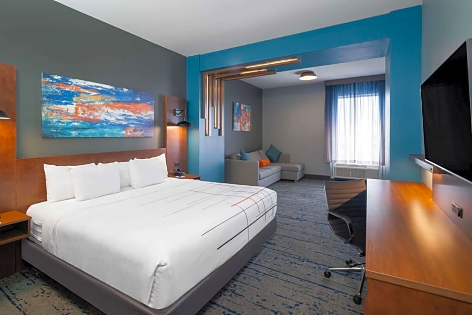 La Quinta Inn & Suites by Wyndham Louisville East