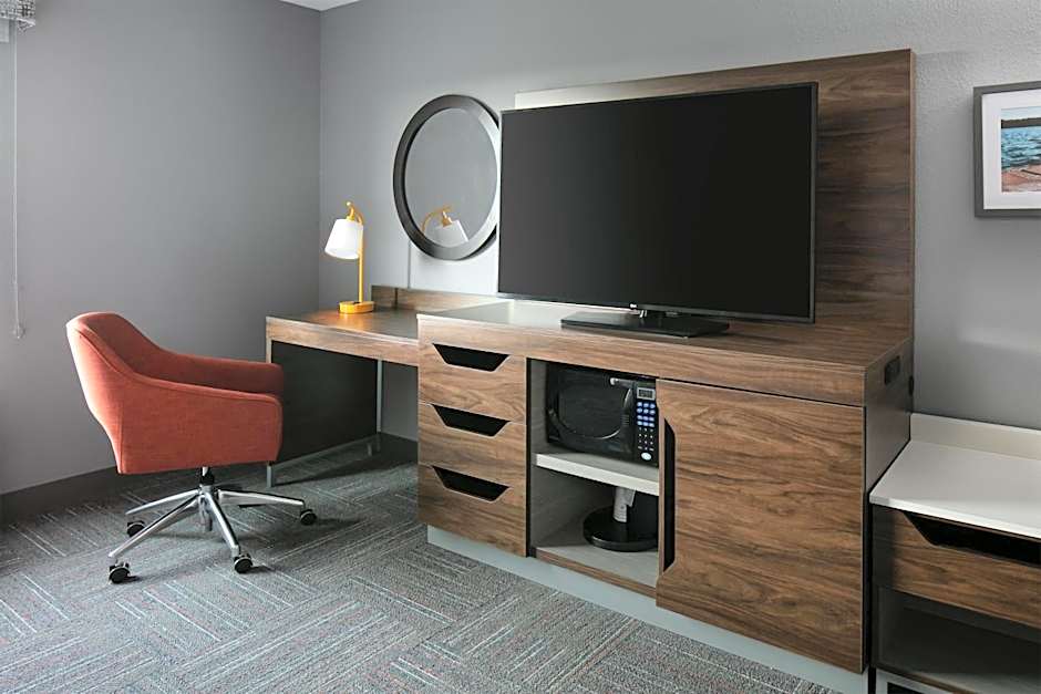 Hampton Inn By Hilton & Suites West Bend