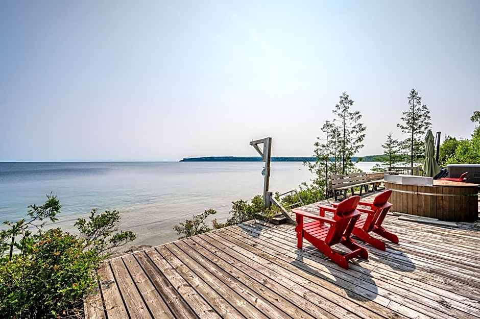 Norse Nook - Waterfront w Hot Tub & Sauna