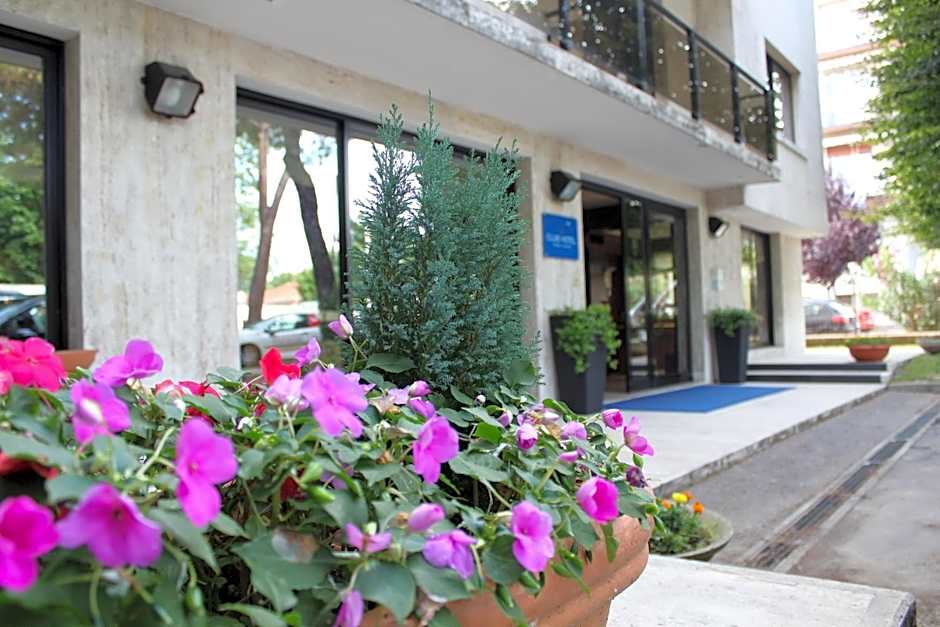 Club Hotel