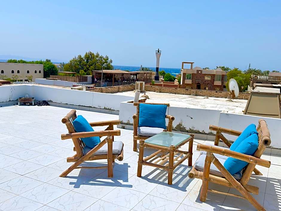 Apartment with roof top