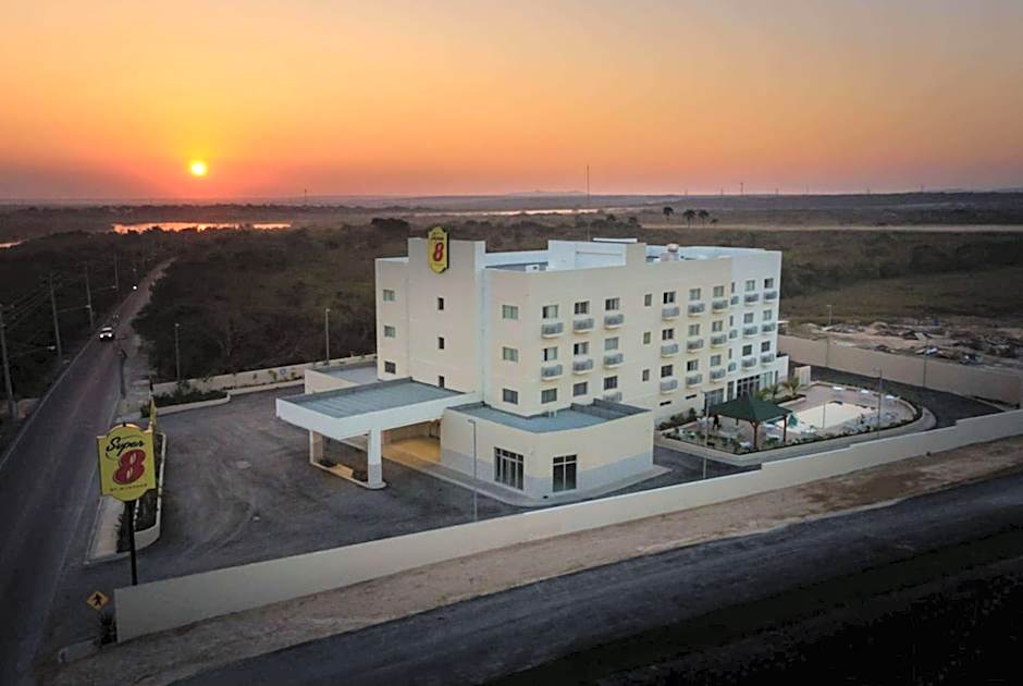 Super 8 by Wyndham Manzanillo