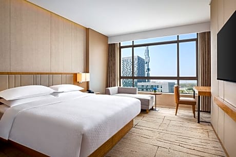 Executive Room with Guest Room with 1 King, City view