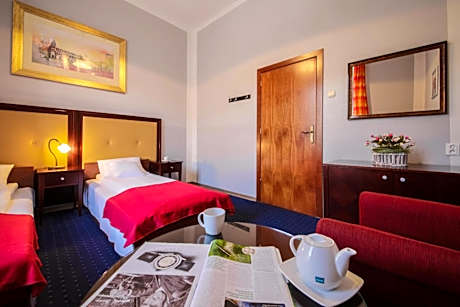 Twin Room with Shared Bathroom