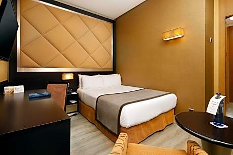 Twin Room with Extra Bed (3 Adults)