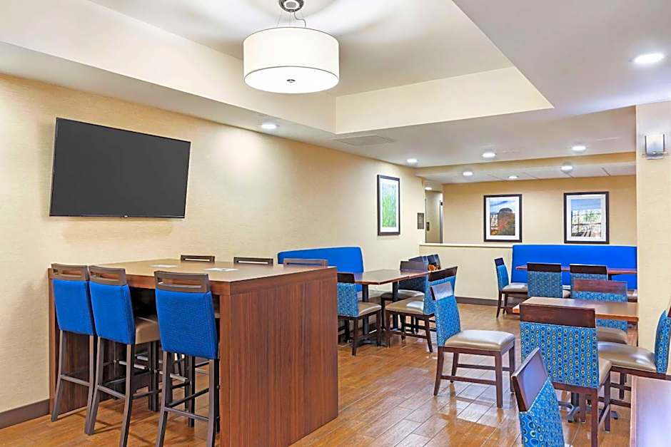 Comfort Suites Hanes Mall