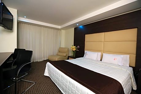 Junior Suite King Size Bed With Jacuzzi