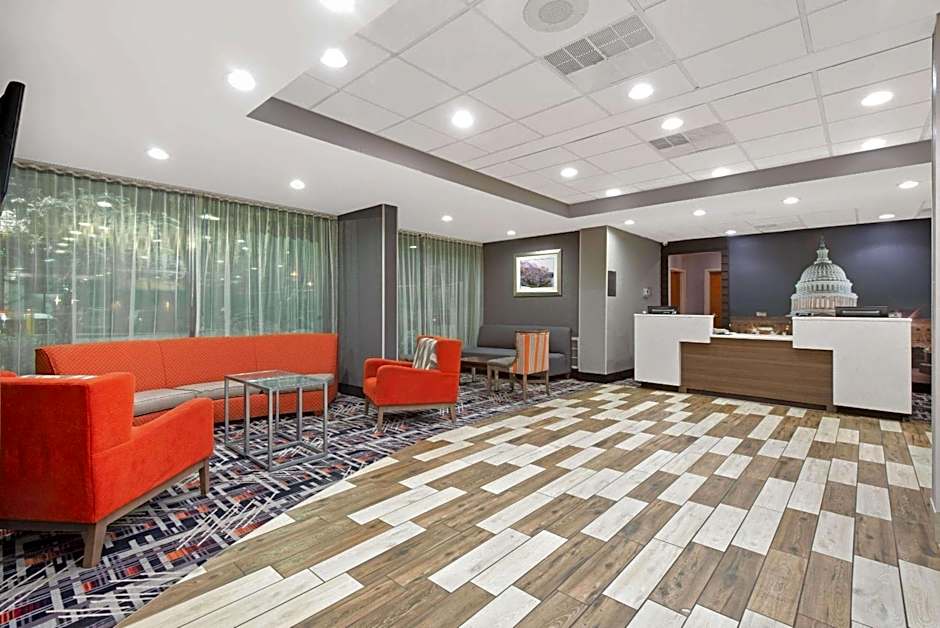 La Quinta Inn & Suites by Wyndham DC Metro Capitol Beltway