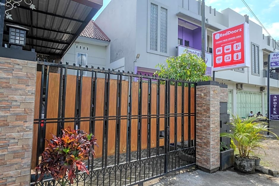 RedDoorz Syariah near Kampus UNSOED Purwokerto