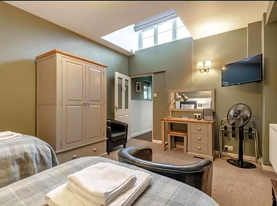 Curly Tail Accommodation