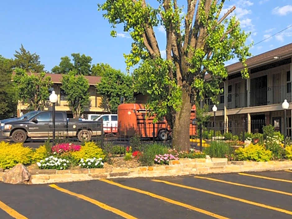 Charles Wesley Motor Lodge Broken Bow