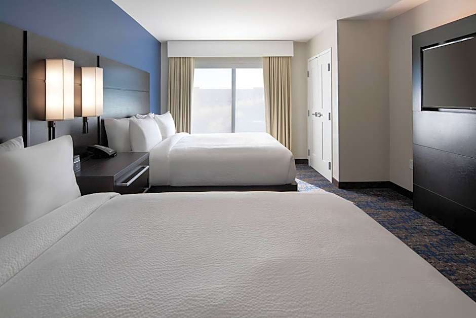 Photo 1 of 6 of 1 Bedroom 2 Queen Beds Suite