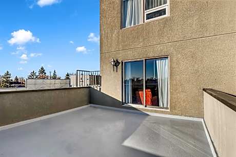 Suite-1 King Bed, Non-Smoking, Balcony, High Speed Internet Access, Microwave And Refrigerator, Coff