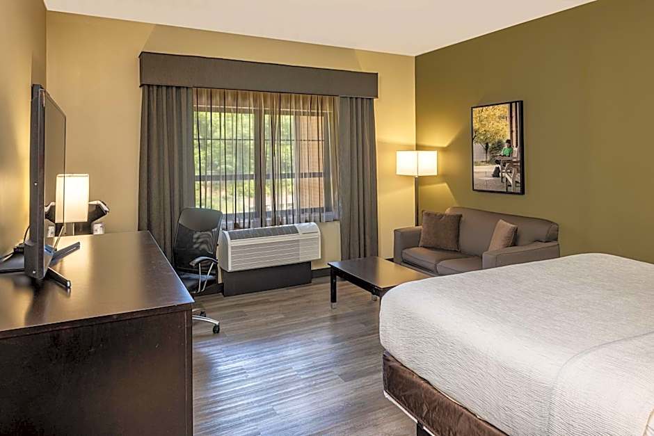 Best Western Plus Franciscan Square Inn & Suites - Steubenville