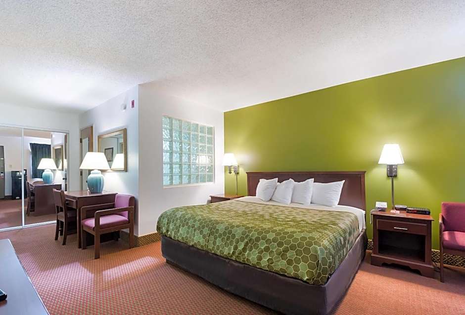 Econo Lodge Inn & Suites Knoxville East