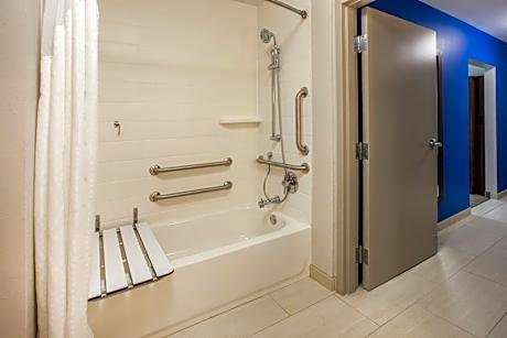 Queen Room with Two Queen Beds - Mobility Access Tub/Non-Smoking