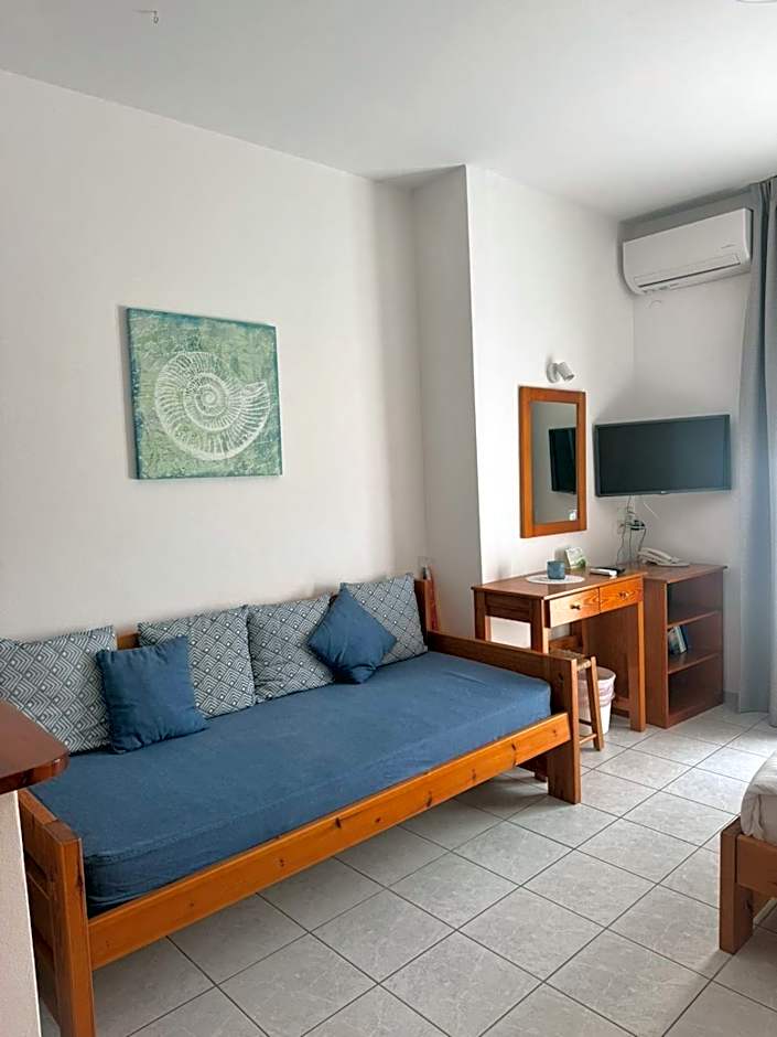 Finikas Studios & Apartments - Kalamaki Holidays