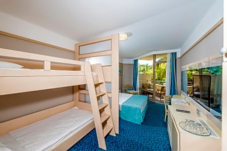 Family Room with Bunk Bed (3 Adults + 1 Child)