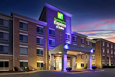 Holiday Inn Express & Suites Milwaukee NW - Park Place By IHG