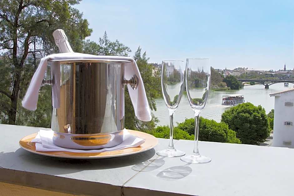 Ribera De Triana Hotel