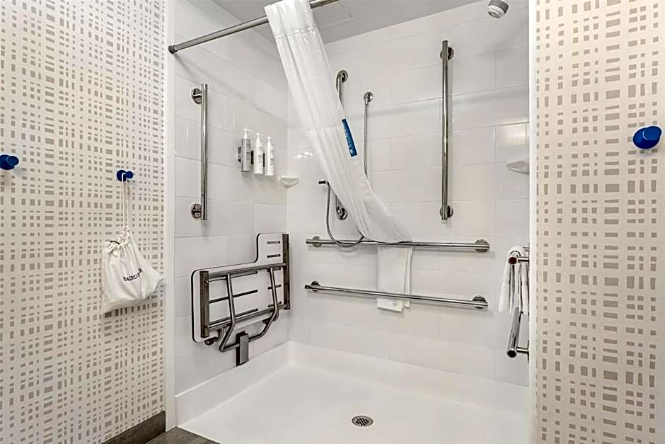 Hampton Inn & Suites Pittsburgh-Meadow Lands