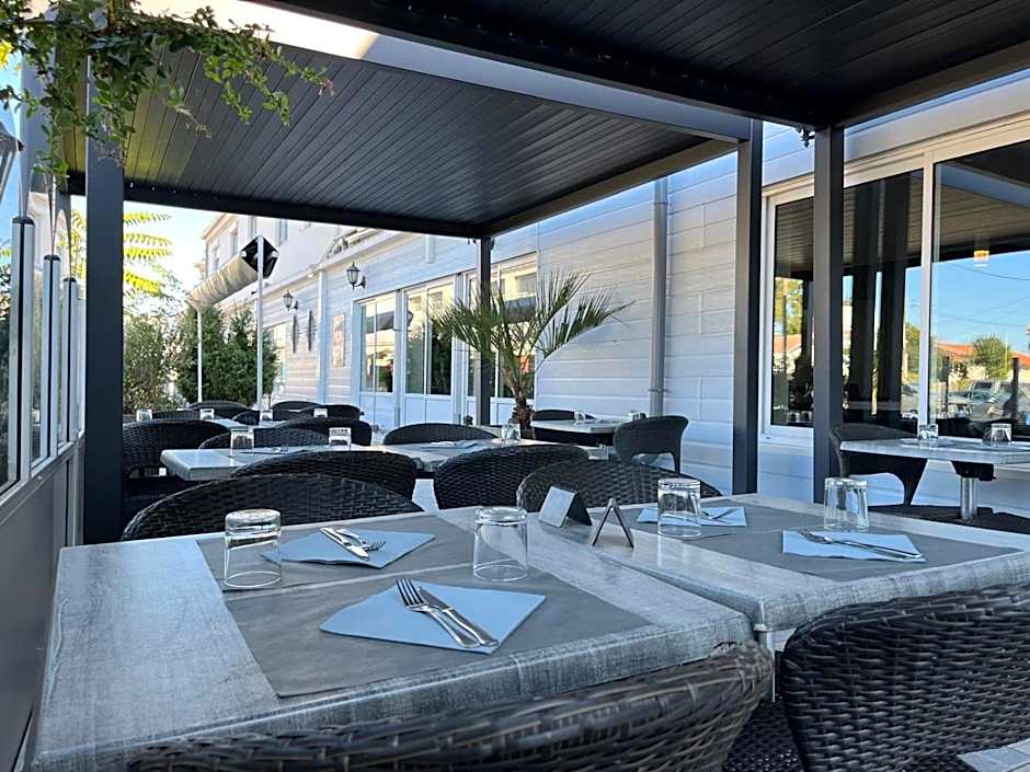 Hotel De La Mer